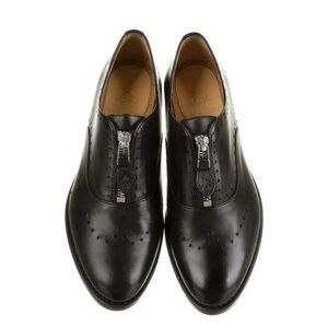 THE OFFICE OF ANGELA SCOTT
Ms. Winnie Black Leather Oxfords NWOT